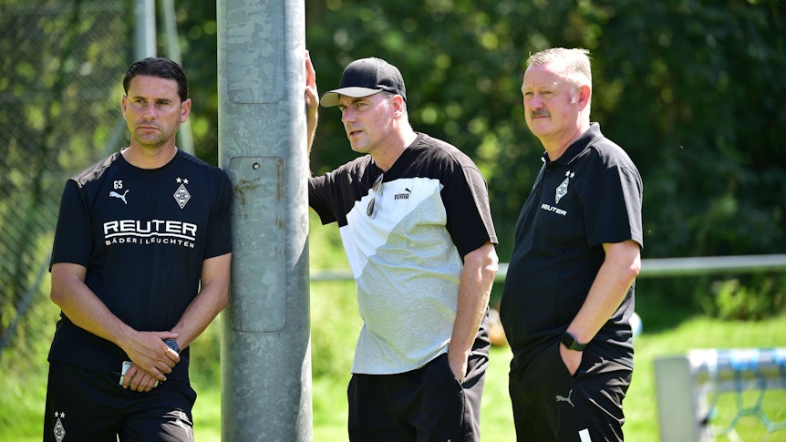 Gerardo Seoane, Steffen Korell und Roland Virkus am Trainingsplatz.