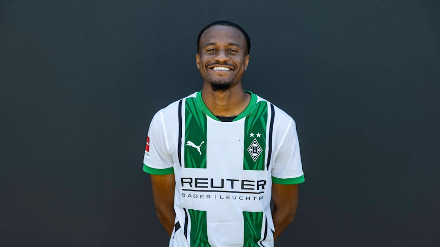 Nathan Ngoumou, Rechtsaußen von Fußball-Bundesligist Borussia Mönchengladbach in der Saison 2024/2025.