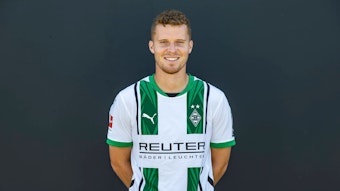 Nico Elvedi, Innenverteidiger bei Fußball-Bundesligist Borussia Mönchengladbach in der Saison 2024/2025. Er ist Schweizer Nationalspieler und trägt die Rückennummer 30.