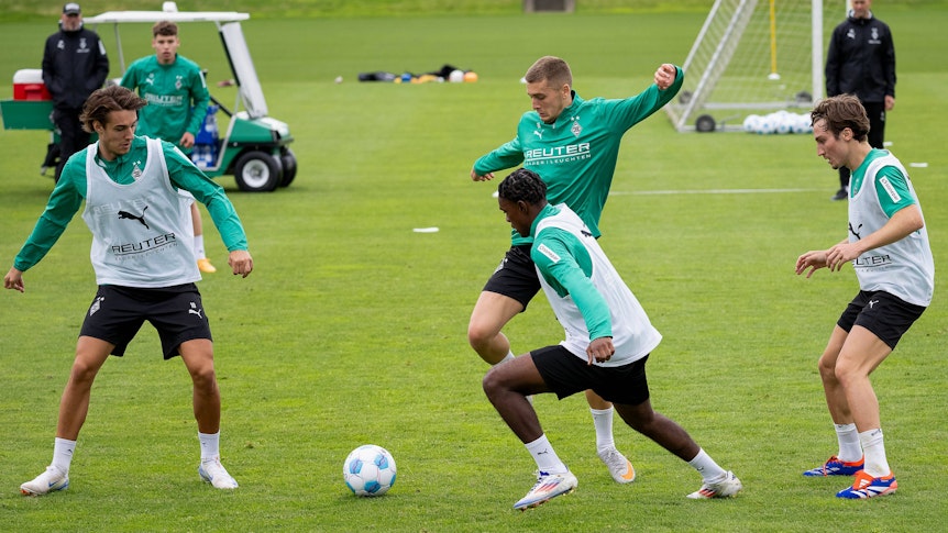 Oscar Fraulo am Ball bei einer Trainings-Übung.
