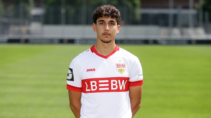 Raul Paula beim Fototermin im Porträt.