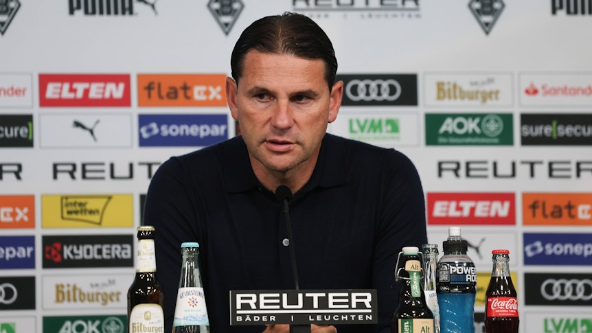 Gerardo Seoane auf einer Pressekonferenz.