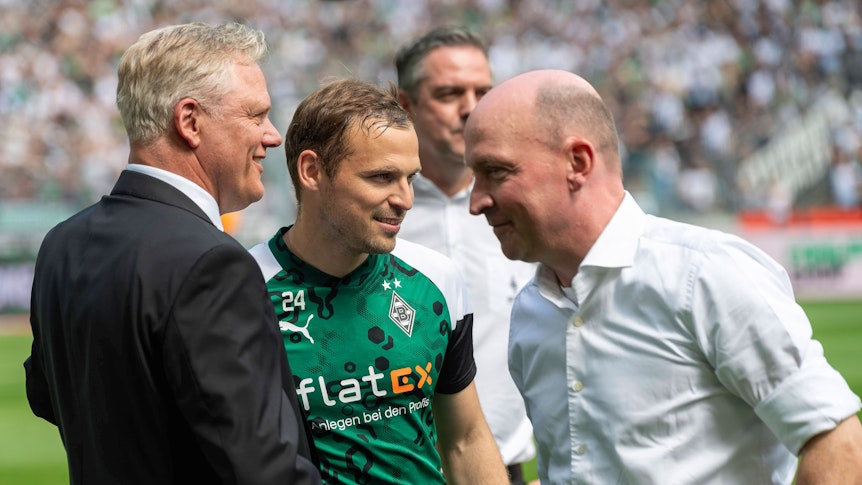 Vize-Präsident Stefan Stegemann und Ex-Ceo Stephan Schippers mit Tony Jantschke.