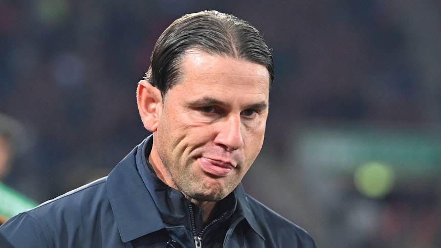 Gerardo Seoane blickt bedröppelt drein.