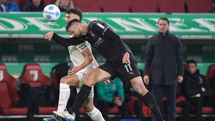 Tim Kleindienst im Kopfball-Duell gegen Maximilian Bauer