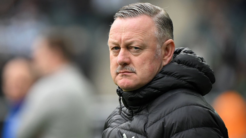 Roland Virkus schaut grimmig in die Kamera.