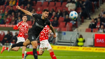 Tim Kleindienst beim Kopfball.