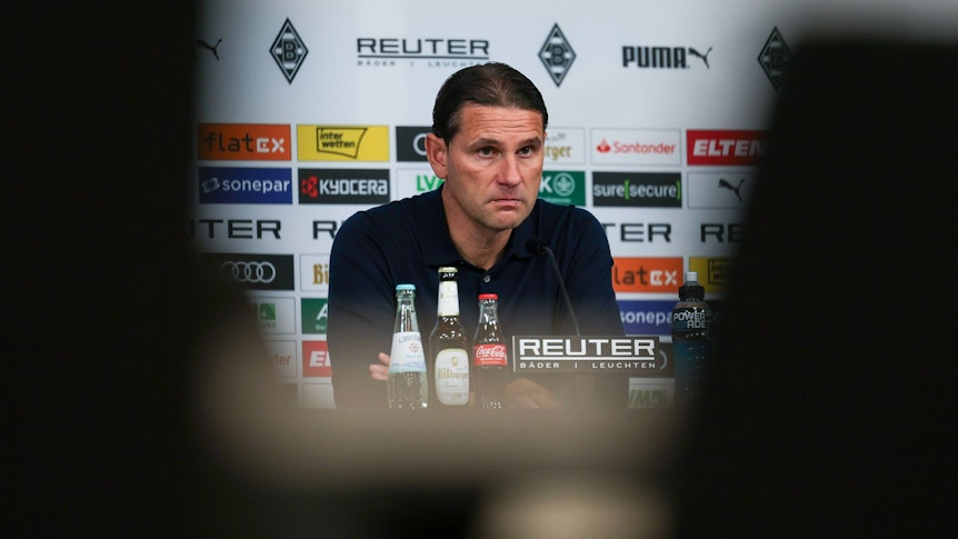 Gerardo Seoane bei einer Pressekonferenz.
