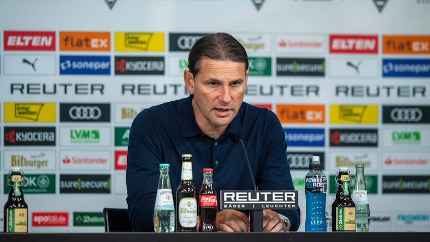 Gerardo Seoane auf der Pressekonferenz vor dem Spiel gegen Union Berlin.