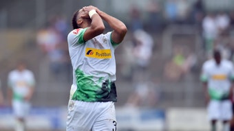 Keanan Bennetts schlägt sich die Hände vor dem Gesicht zusammen.