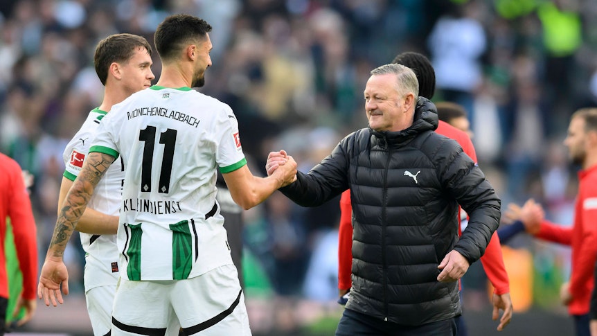 Roland Virkus schlägt mit Tim Kleindienst ein.