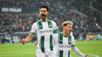 Tim Kleindienst und Robin Hack feiern ein Tor.