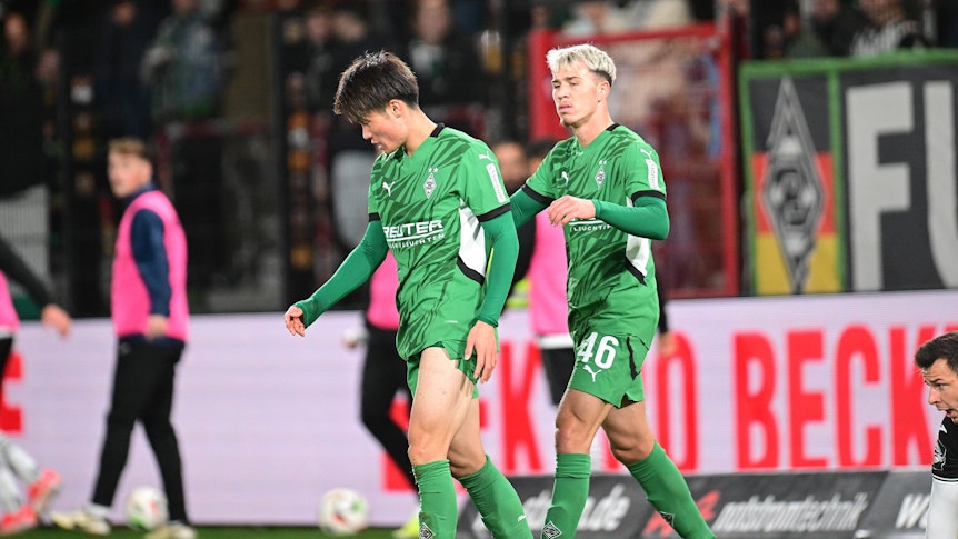 Shio Fukuda und Noah Pesch im Borussia-Trikot.