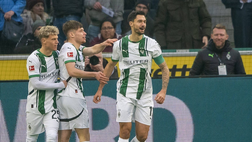 Profis von Borussia Mönchengladbach jubeln über einen Blitztreffer.