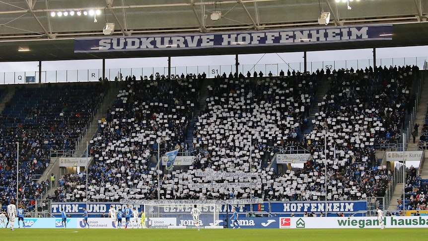 Die Hoffenheim-Kurve beim Spiel gegen Gladbach.