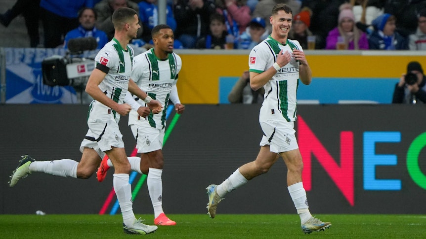 Philipp Sander freut sich über sein Tor.