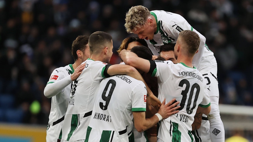Gladbach-Spieler jubeln.