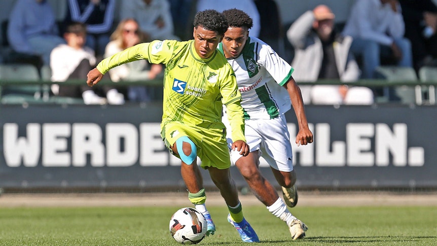 Mathieu Nguefack im Duell gegen Tiago Poller.