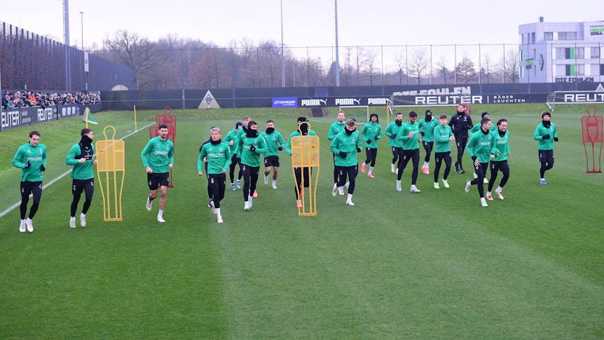 Die Gladbacher Mannschaft im gemeinsamen Training.
