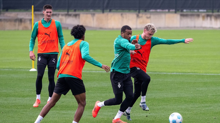Profis von Borussia Mönchengladbach bei einer öffentlichen Trainingseinheit.
