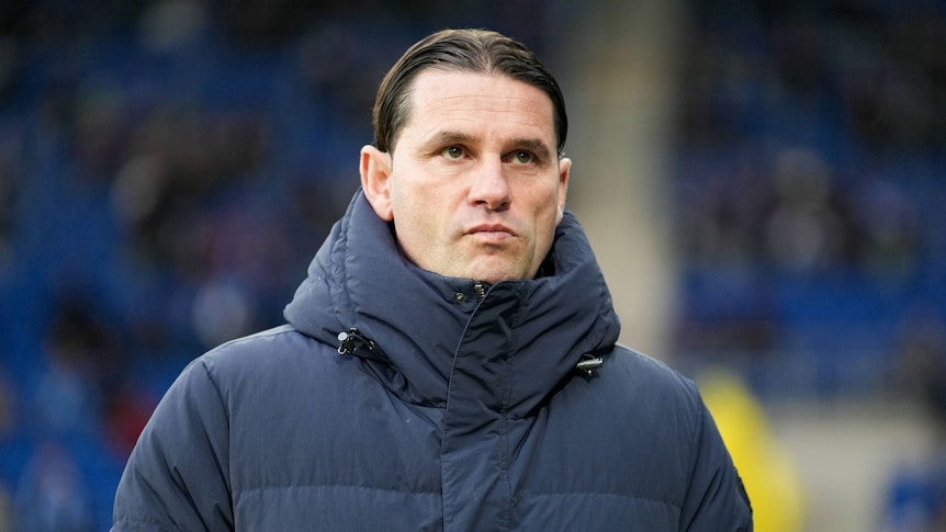 Gerardo Seoane an der Seitenlinie.