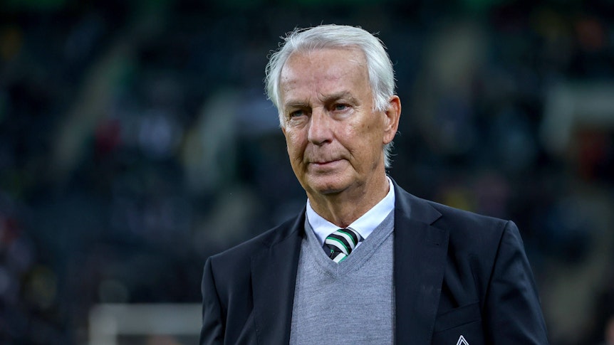 Rainer Bonhof im Gladbach-Anzug.