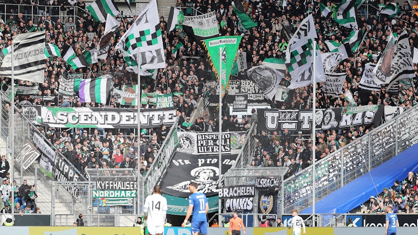 Gladbach-Fans bei einem Gastspiel in Sinsheim.