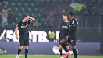 Kevin Stöger und Alassane Plea wirken leicht frustriert auf dem Platz.