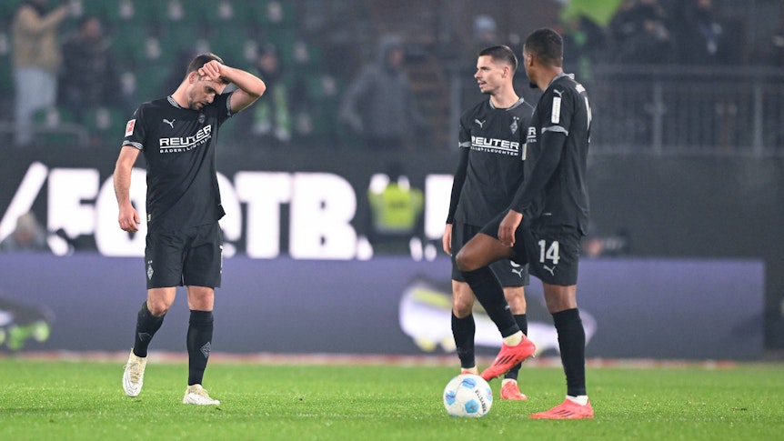 Kevin Stöger und Alassane Plea wirken leicht frustriert auf dem Platz.
