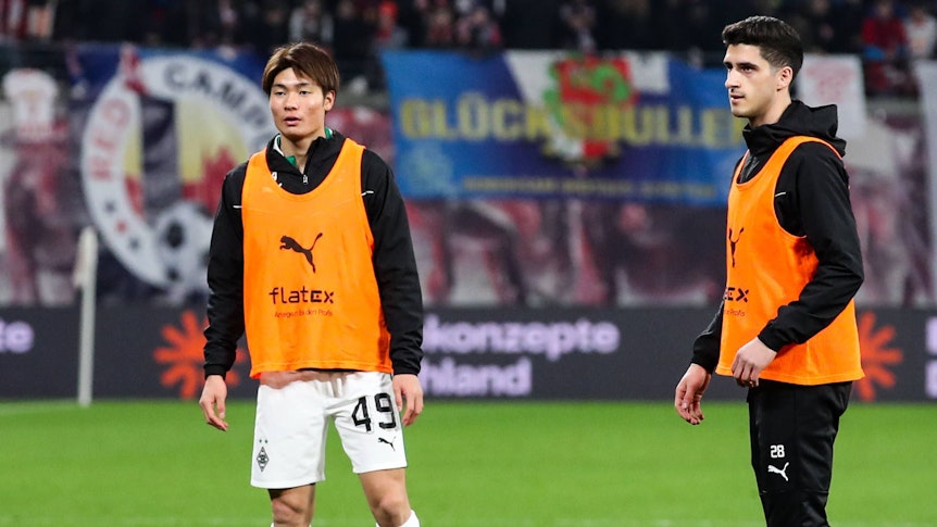 Spieler von Borussia Mönchengladbach beim Aufwärmen.