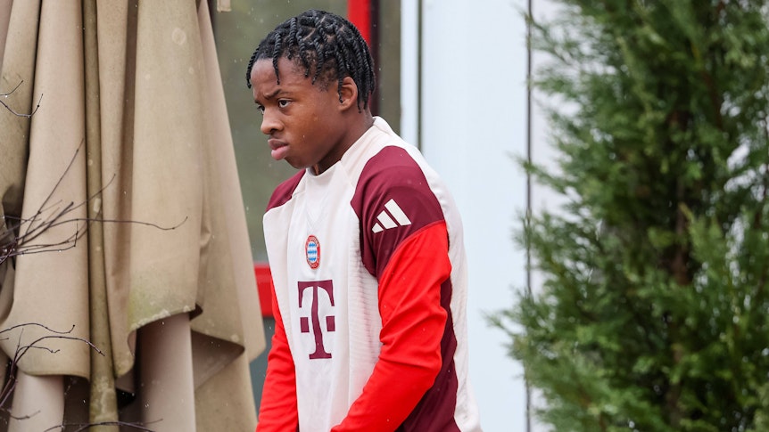 Der erst 16-jährige Wisdom Mike beim Profi-Training.