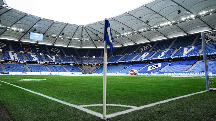 Die Eckfahne im leeren Volksparkstadion.