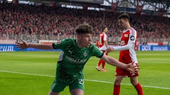 Lukas Ullrich bejubelt sein erstes Bundesliga-Tor.
