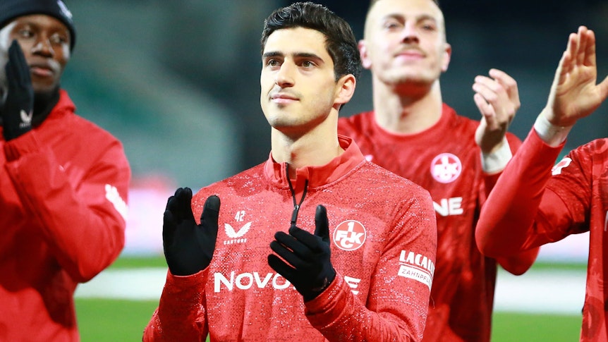 Grant-Leon Ranos klatscht in die Hände.