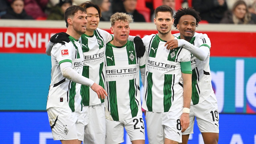 Spieler von Borussia Mönchengladbach jubeln.