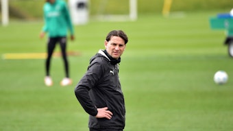 Gerardo Seoane beim Mannschaftstraining von Borussia Mönchengladbach.