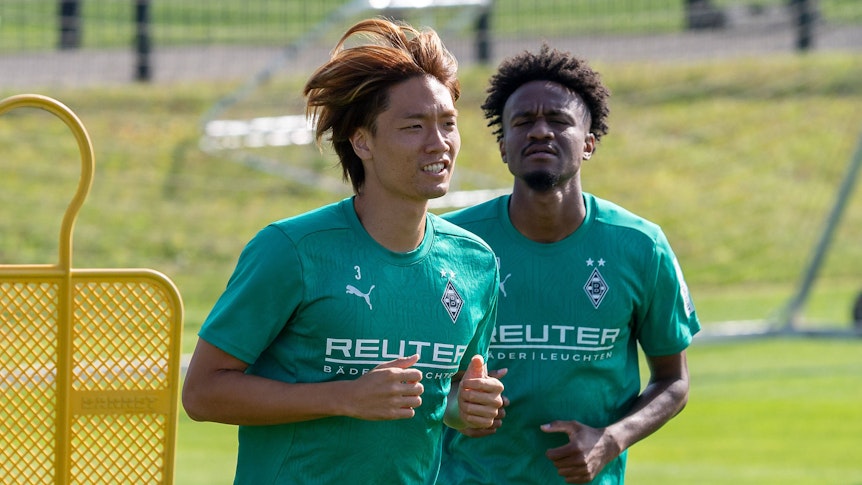 Ko Itakura und Nathan Ngoumou beim Training in der Sonne.