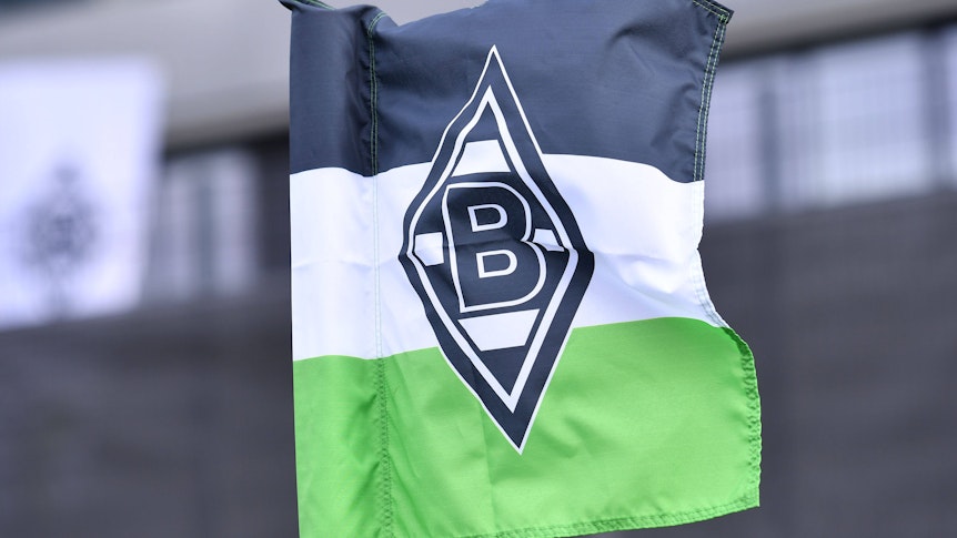 Eine Eckfahne mit der Borussia-Raute.
