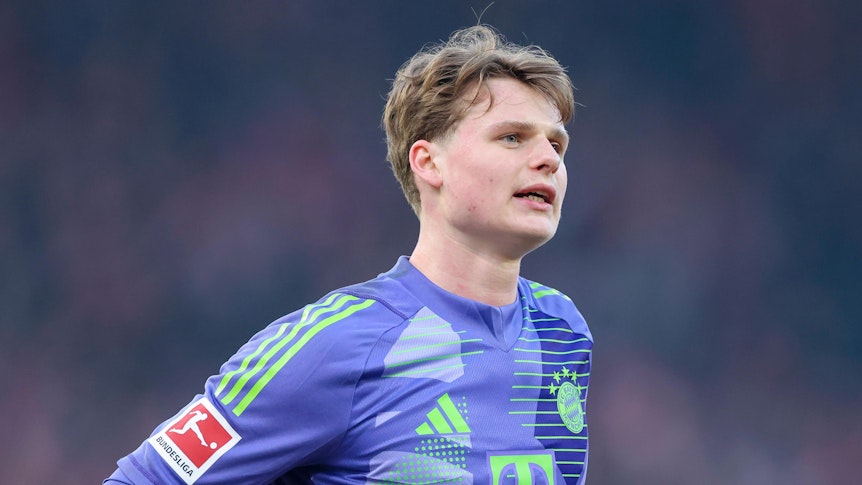 Jonas Urbig wirkt leicht frustriert.
