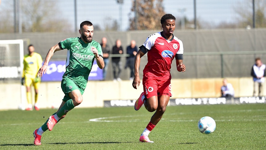 .Franck Honorat jagt dem Ball hinterher