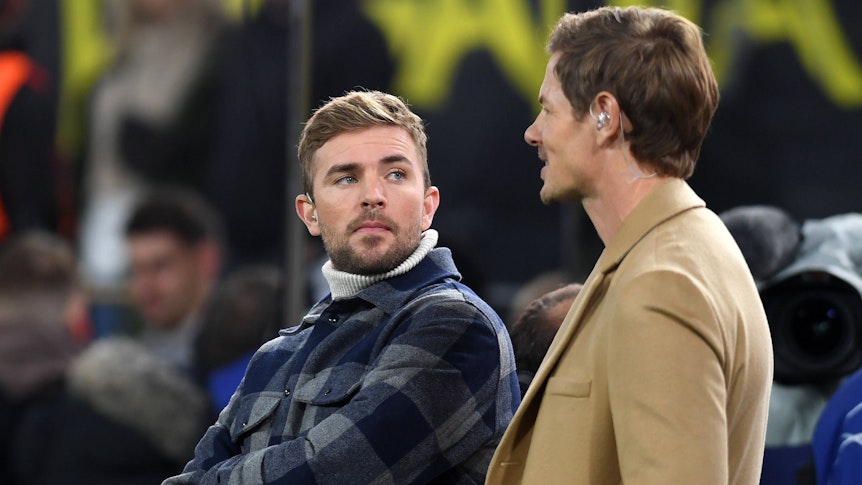 Christoph Kramer neben Alex Schlüter am Spielfeldrand.