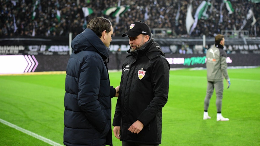 Gerardo Seoane und Sebastian Hoeneß begrüßen sich.