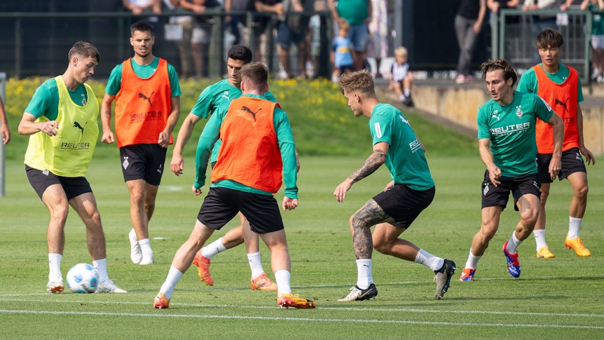 Spieler von Borussia Mönchengladbach beim Training.
