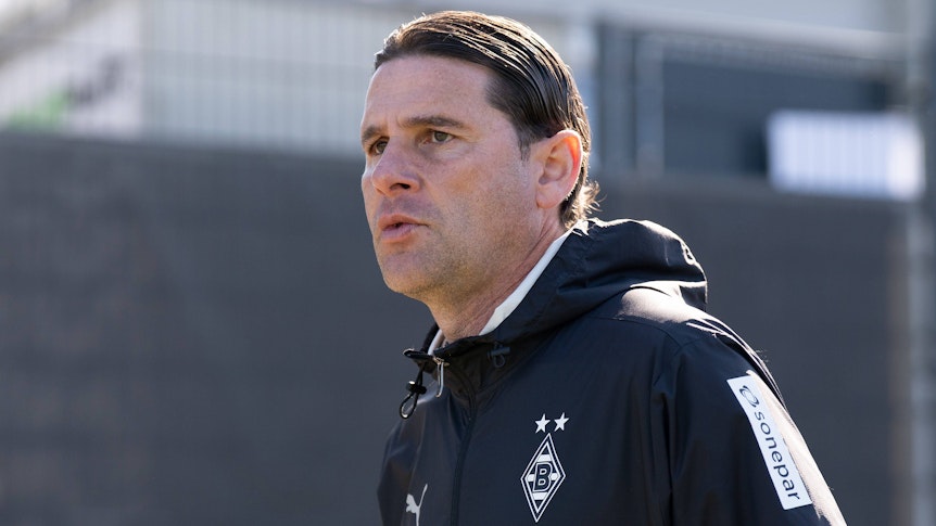 Gerardo Seoane schaut nachdenklich nach vorne.