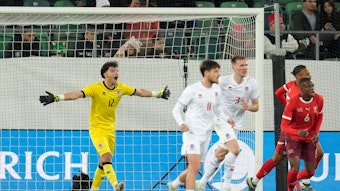 Tiago Pereira Cardoso gibt seiner Abwehr lautstarkes Feedback.