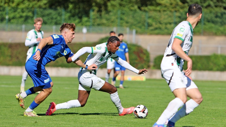 Die U23 von Borussia Mönchengladbach im Duell gegen den 1. FC Düren.