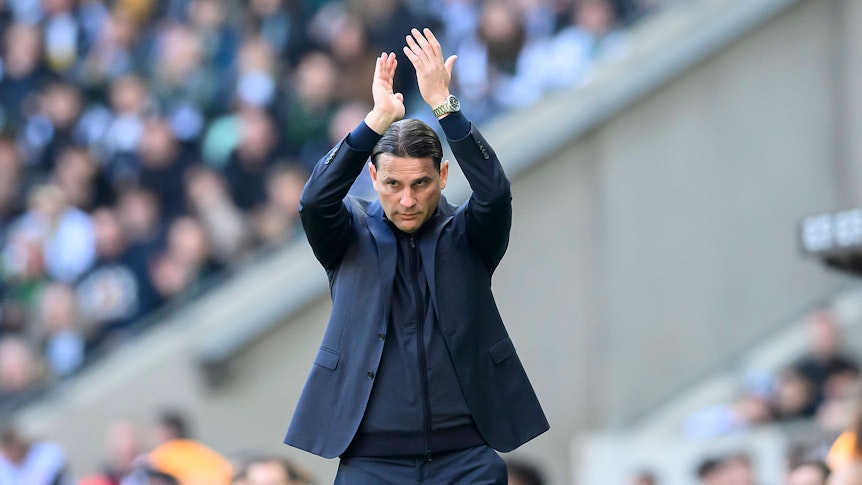 Gerardo Seoane klatscht.