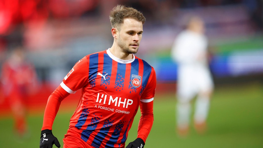Leo Scienza im Heidenheim-Trikot auf dem Platz.