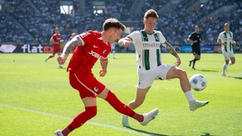 Luca Netz in einem Zweikampf.