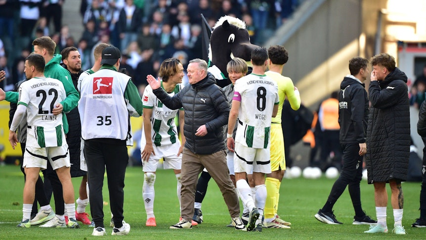 Jubel bei der Mannschaft von Borussia Mönchengladbach nach dem Spiel.